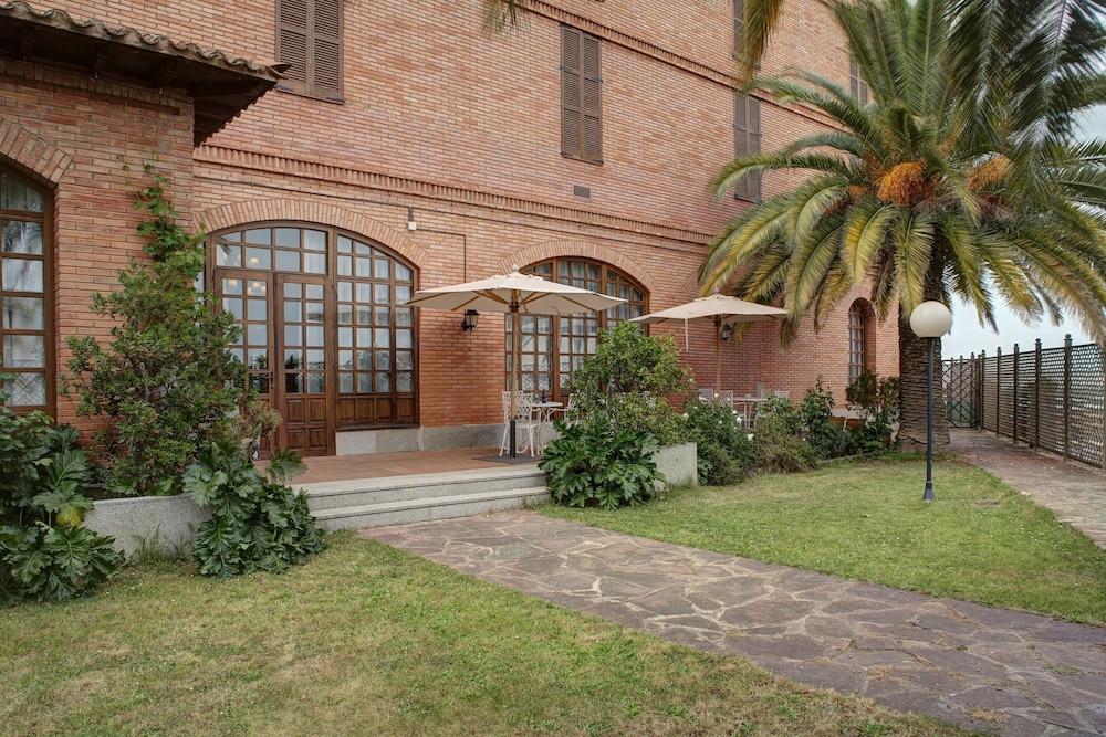 Parador De Калаора Екстериор снимка