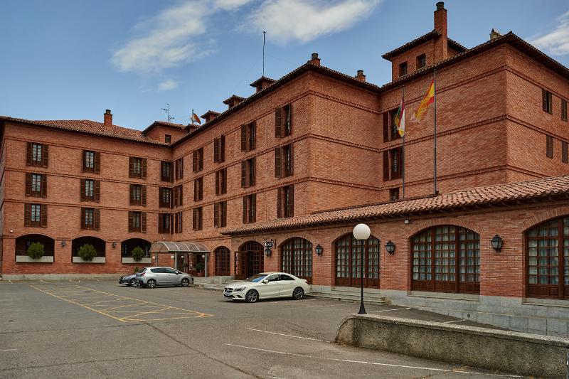 Parador De Калаора Екстериор снимка